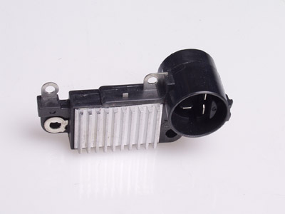 SÄÄDIN ISUZU LR150-711 - Lataus-säädin - 2011-1821 - 1