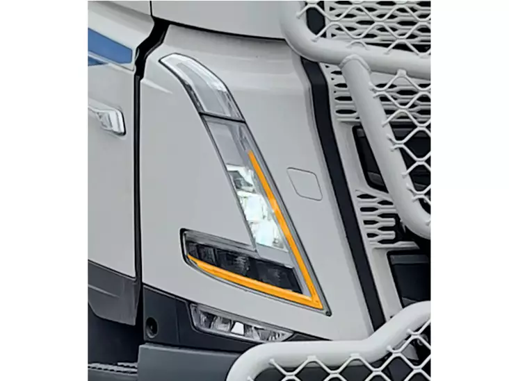 Truckvision oranssi led-päivävalosarja - Volvo FH 5 2021+ - LED-päivävalosarja - 1652-2051 - 1