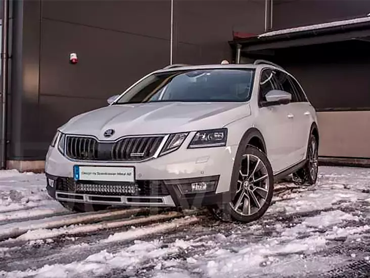 DSM-LISÄVALOPAKETTI SKODA OCTAVIA 2018- - Merkkikohtaiset lisävalosarjat - 1605-NS4042 - 1